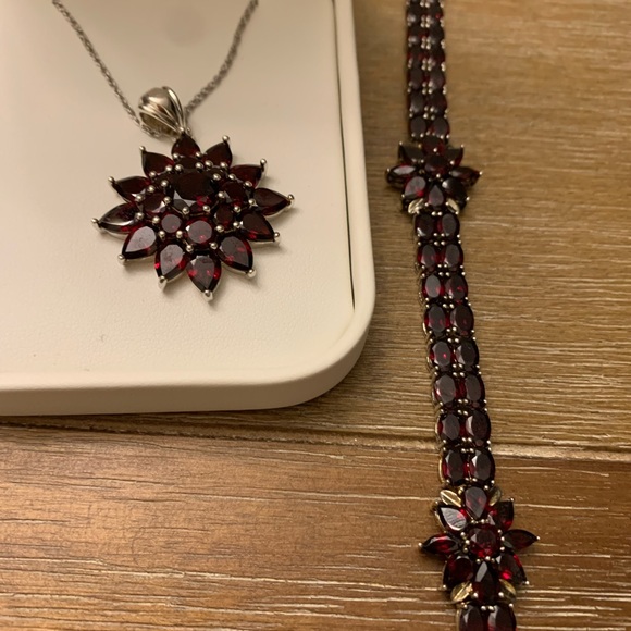 Rich Dark Garnet Flower Pendant - Picture 11 of 11